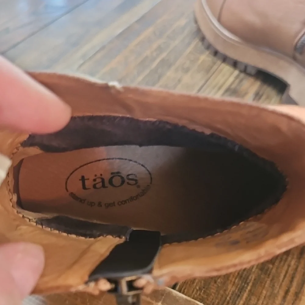 Taos Footwear Tan Leather Ankle‎ Boots